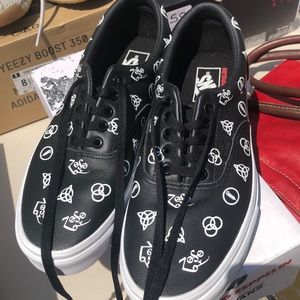 VANS LED ZEPPELIN MENS SNEAKERS SZ 9.5